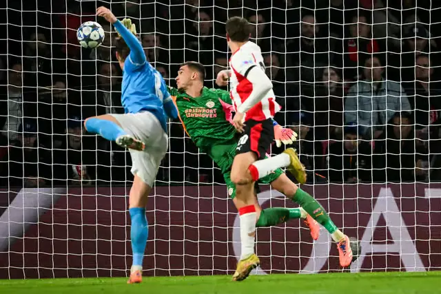 นาโปลี พ่าย PSV ไอนด์โฮเฟ่น อย่างน่าตกใจ 6-2 ในศึกยูฟ่า แชมเปียนส์ลีก