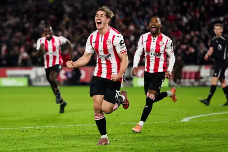 Yehor Yarmolyuk of Brentford scores the third goal