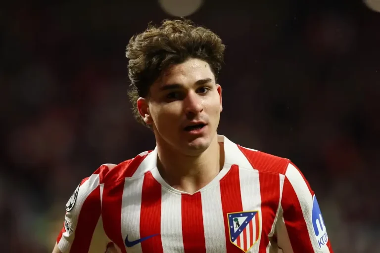 Julian Alvarez's transfer priority revealed as Arsenal and Chelsea circle