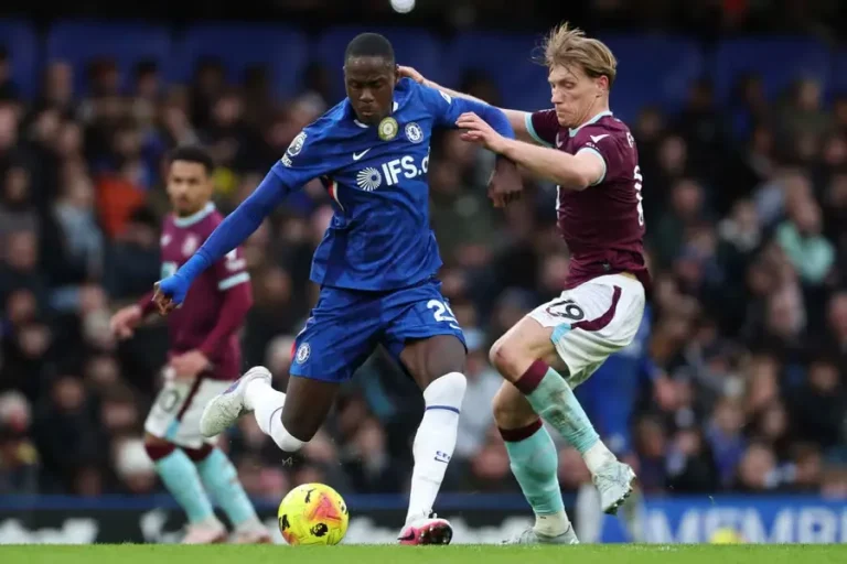 Flemming frustrated with Burnley teammate Larsen after Chelsea draw