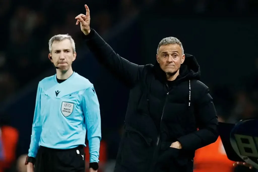 PSG coach Luis Enrique delivers blow to Man Utd