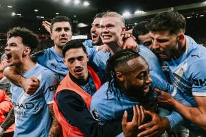 Man City's dramatic win over Liverpool keeps Premier League title race alive