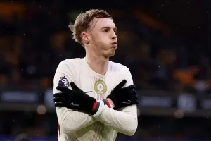 Saha says Palmer would be the "perfect" replacement for Fernandes if he leaves Man Utd