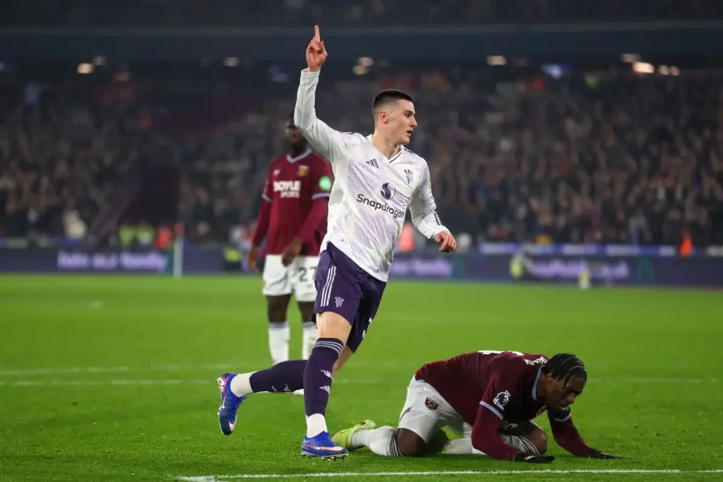 Benjamin Sesko has stressed the importance of working as a "team together"