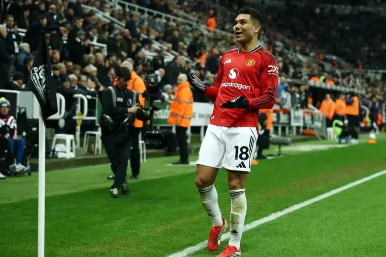 ไบรอัน ร็อบสัน จี้แมนยูรั้ง คาเซมิโร่ ช่วยประคองทีมต่อ