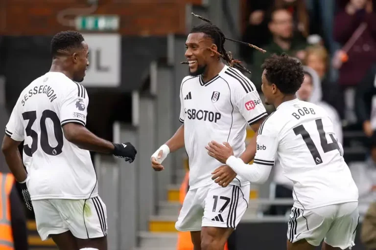 ฟูแล่มอัดสเปอร์ส 2-1 ทำสถิติไร้ชัย 10 นัดติด