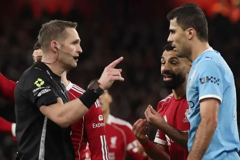 โรดรี้ มิดฟิลด์แมนฯ ซิตี้ เสี่ยงถูกแบนหลังถูก FA ตั้งข้อหาประพฤติตัวไม่เหมาะสมจากการให้สัมภาษณ์ว่าผู้ตัดสิน