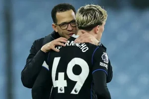 ข่าวพรีเมียร์ลีกล่าสุด โรซีเนียร์ เผยเบื้องหลัง "ล้อมวง" ป่วนวิลล่า