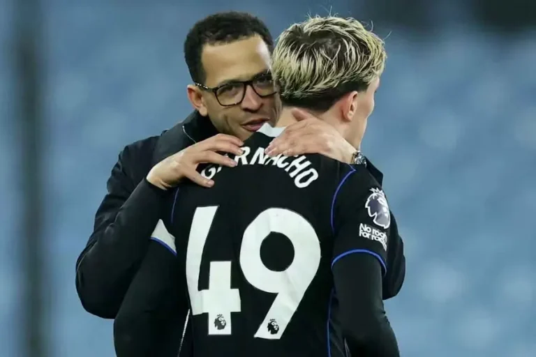 ข่าวพรีเมียร์ลีกล่าสุด โรซีเนียร์ เผยเบื้องหลัง "ล้อมวง" ป่วนวิลล่า