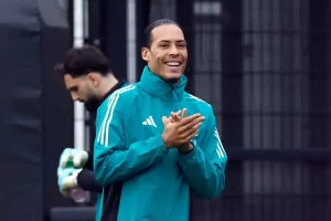 ลิเวอร์พูล เผชิญข่าวร้ายหลังพ่ายกาลาตาซาราย เมื่อ 3 สตาร์ดัง ฟาน ไดจ์ค, โจนส์ และกราเฟนแบร์ค สะสมใบเหลืองครบโควตา