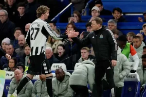 ยูเลี่ยน นาเกลส์มันน์ ตำหนิ เอ็ดดี้ ฮาว กุนซือนิวคาสเซิลที่จับ นิค โวลเทเมด ไปเล่นมิดฟิลด์ตัวรับ