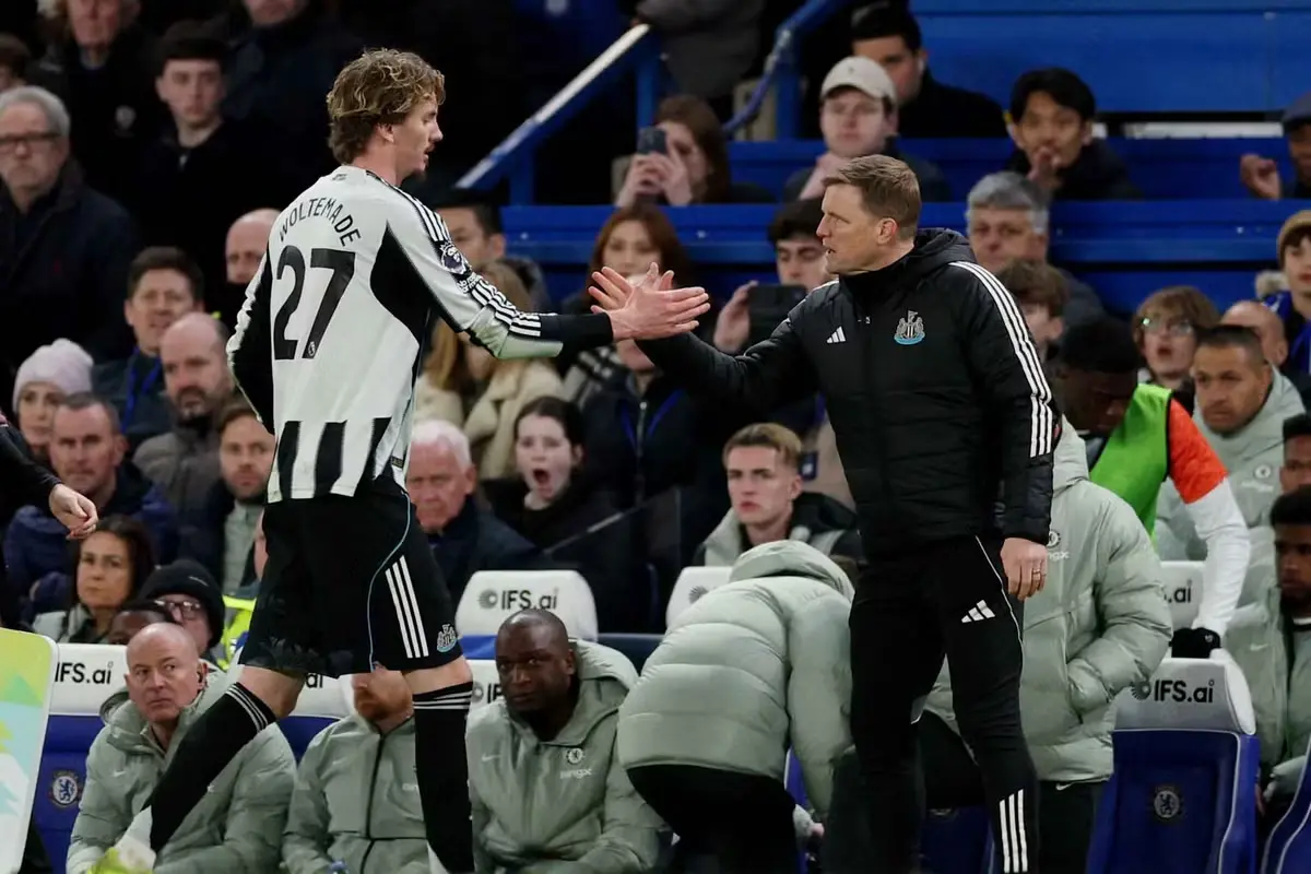 ยูเลี่ยน นาเกลส์มันน์ ตำหนิ เอ็ดดี้ ฮาว กุนซือนิวคาสเซิลที่จับ นิค โวลเทเมด ไปเล่นมิดฟิลด์ตัวรับ