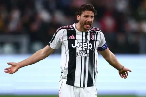 เด แซร์บี้ สั่งสเปอร์สคว้า "โลคาเตลลี่" กู้ซากแดนกลาง