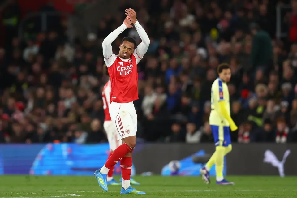 กาเบรียล ปราการหลังตัวหลักต้องถูกเปลี่ยนตัวออก