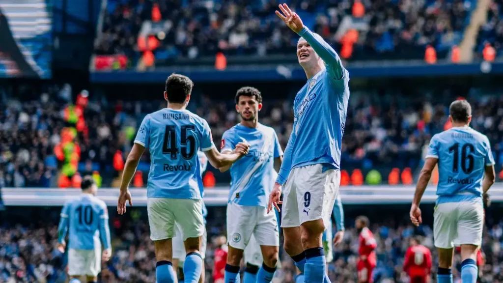 ฮาลันด์ ซัดแฮตทริกพาทีมสร้างประวัติศาสตร์เข้าชูรอบรองฯ เอฟเอ คัพ 8 ปีติดต่อกัน